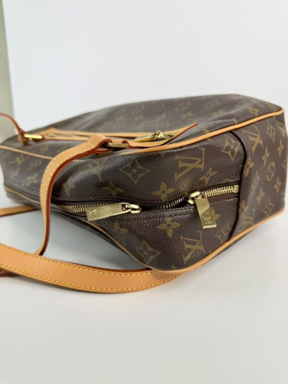louis vuitton cite handbag monogram canvas - Picture 9 of 13